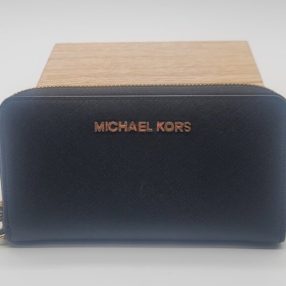 Michael Kors Handbags - Michael Kors Zip Wallet